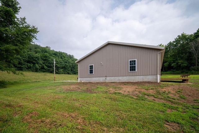 7795 Loches Road NE, Saint Louisville, OH 43071