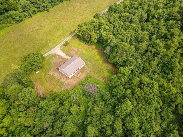 7795 Loches Road NE, Saint Louisville, OH 43071