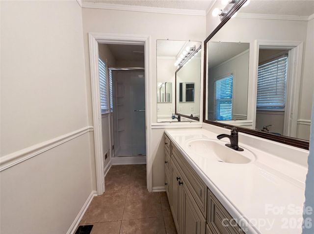 6727 Glenmoor Drive, Charlotte, NC 28214