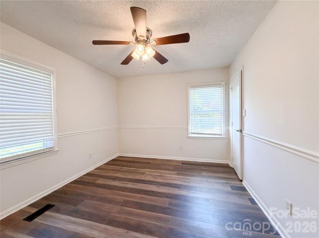 6727 Glenmoor Drive, Charlotte, NC 28214