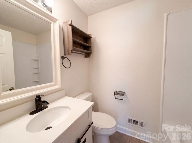 6727 Glenmoor Drive, Charlotte, NC 28214