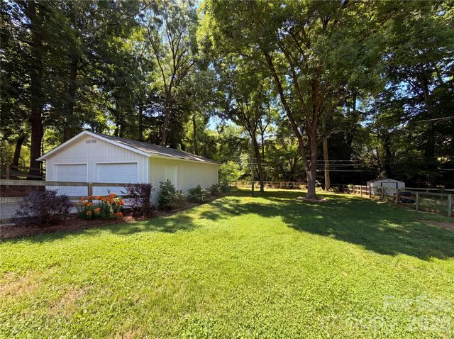 6727 Glenmoor Drive, Charlotte, NC 28214