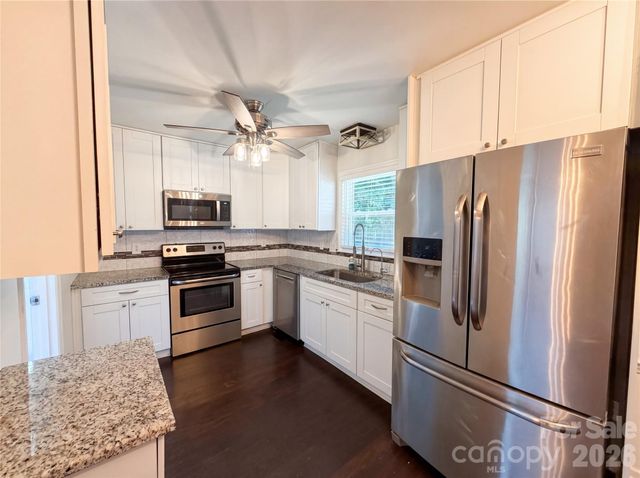 6727 Glenmoor Drive, Charlotte, NC 28214