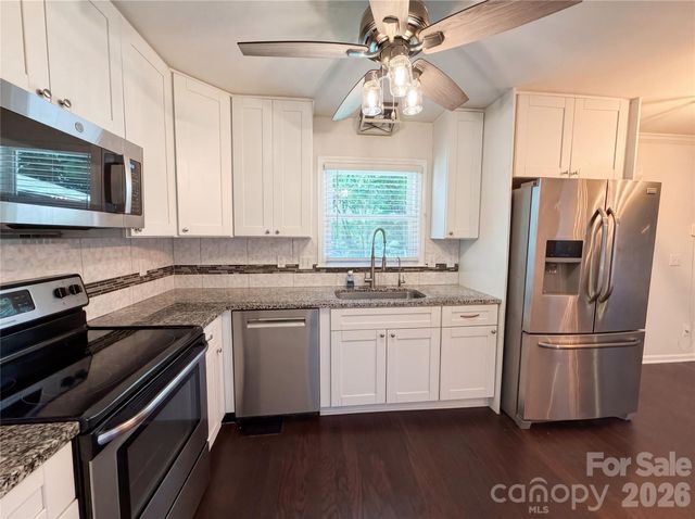6727 Glenmoor Drive, Charlotte, NC 28214