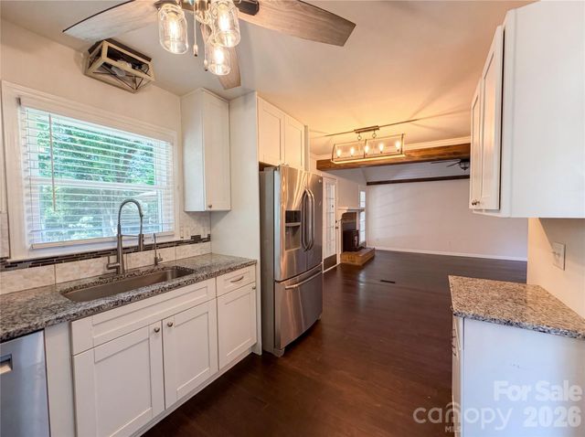 6727 Glenmoor Drive, Charlotte, NC 28214