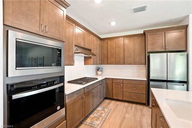 2003 Don Benito WAY, Naples, FL 34120