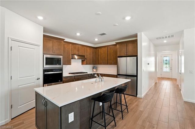 2003 Don Benito WAY, Naples, FL 34120