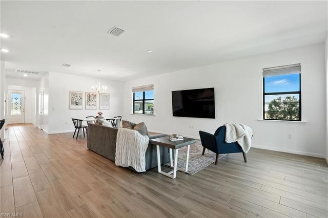 2003 Don Benito WAY, Naples, FL 34120