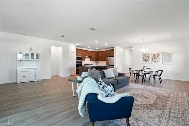 2003 Don Benito WAY, Naples, FL 34120