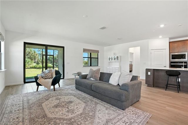 2003 Don Benito WAY, Naples, FL 34120