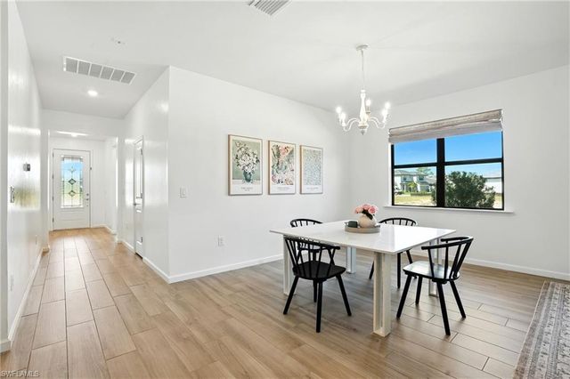 2003 Don Benito WAY, Naples, FL 34120