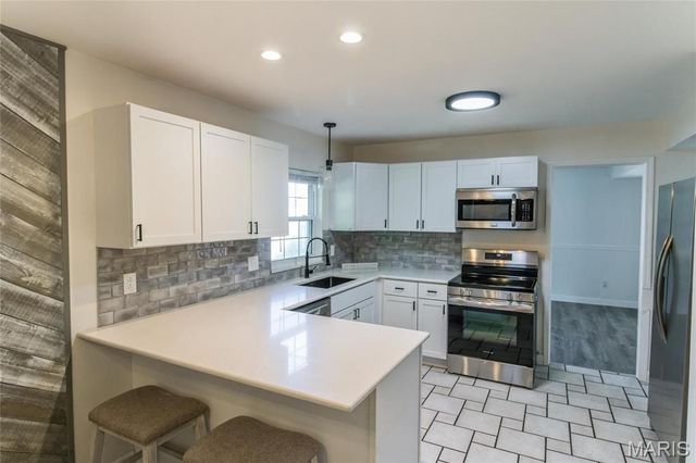 20 Savannah Court, Belleville, IL 62221