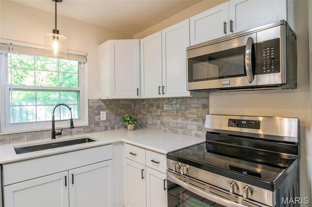 20 Savannah Court, Belleville, IL 62221