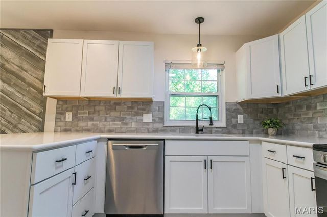 20 Savannah Court, Belleville, IL 62221
