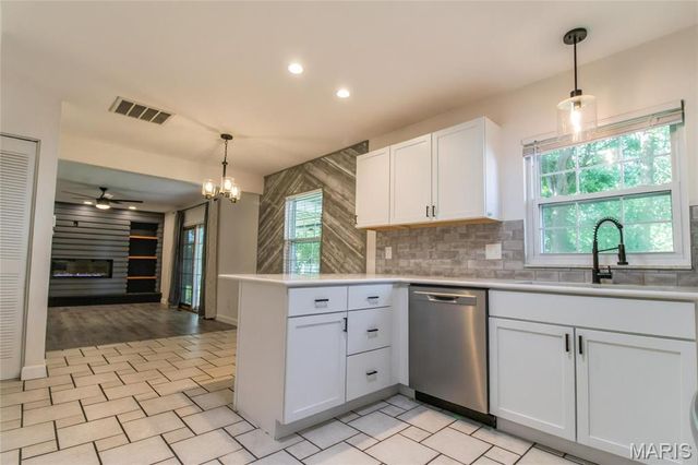 20 Savannah Court, Belleville, IL 62221