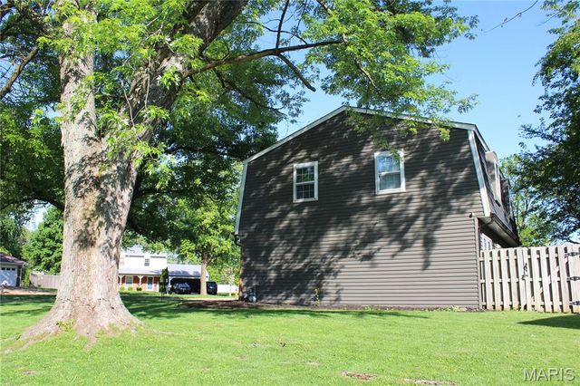 20 Savannah Court, Belleville, IL 62221