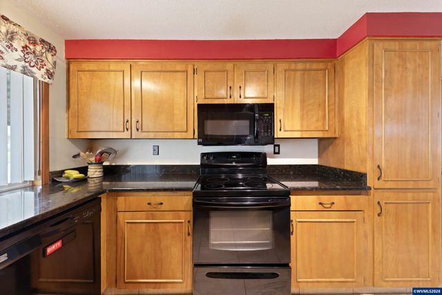 1044 Chestnut St NW, Salem, OR 97304