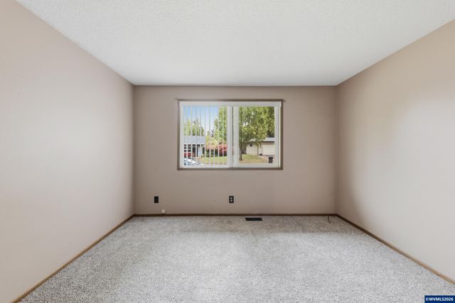 1044 Chestnut St NW, Salem, OR 97304