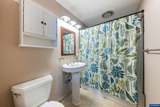 1044 Chestnut St NW, Salem, OR 97304
