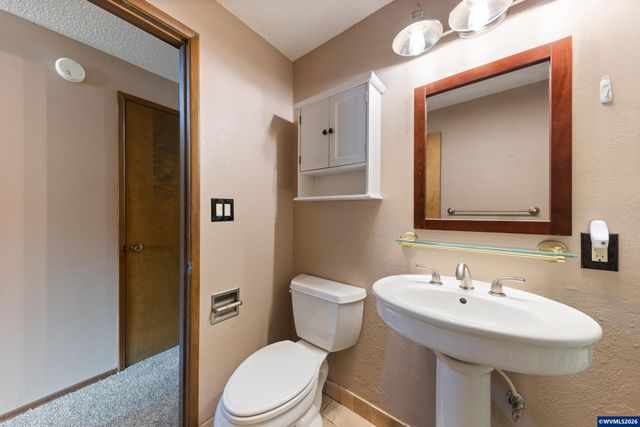 1044 Chestnut St NW, Salem, OR 97304