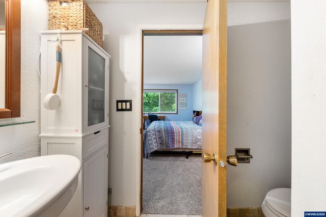 1044 Chestnut St NW, Salem, OR 97304