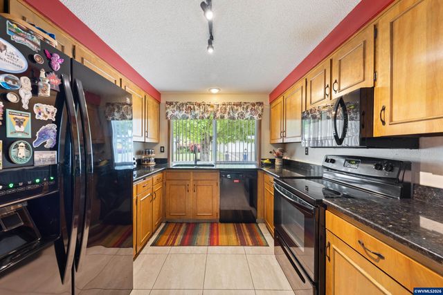 1044 Chestnut St NW, Salem, OR 97304