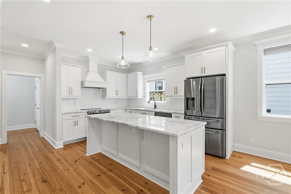 Image 9 of property listing at 766 E Park Avenue, Savannah, GA 31401