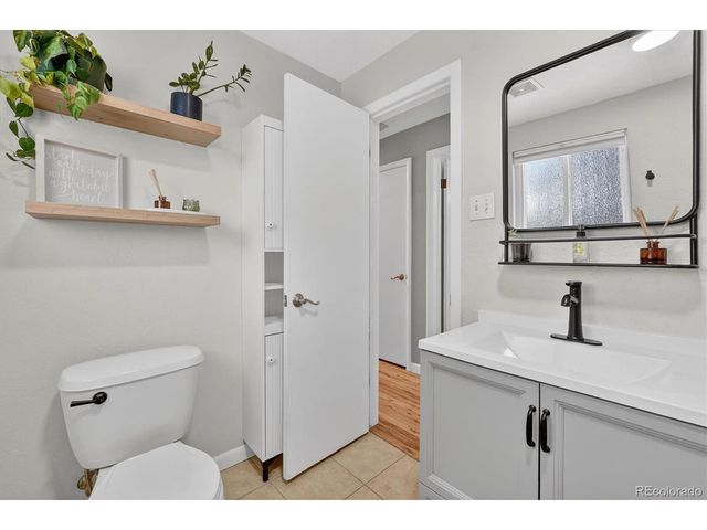 1002 S Krameria St, Denver, CO 80224