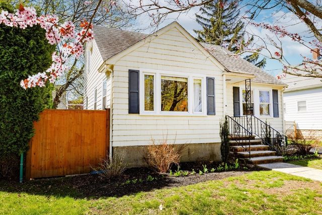 7 Linden Rd, Peabody, MA 01960