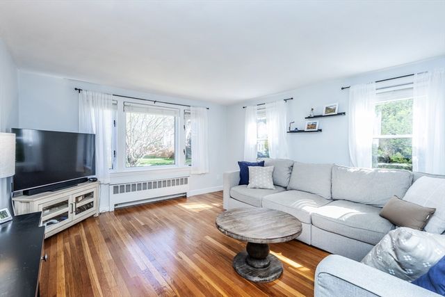 7 Linden Rd, Peabody, MA 01960