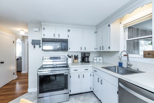 7 Linden Rd, Peabody, MA 01960