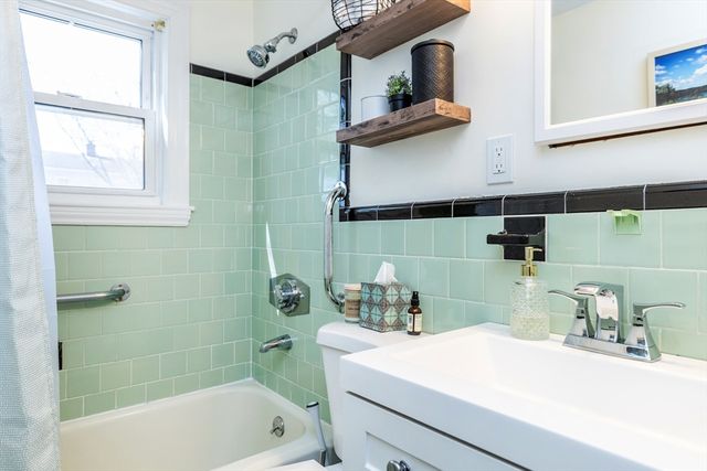 7 Linden Rd, Peabody, MA 01960