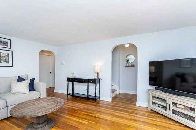 7 Linden Rd, Peabody, MA 01960