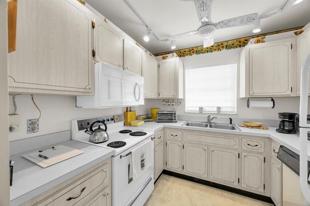 1225 NW 21st Street 15-1502, Stuart, FL 34994