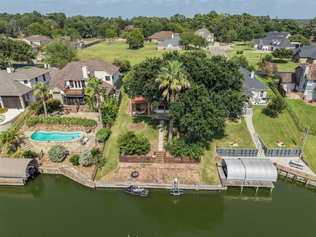 12498 Lake Vista Drive, Willis, TX 77318
