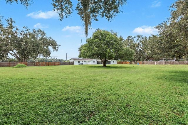3805 MCINTOSH ROAD, Dover, FL 33527