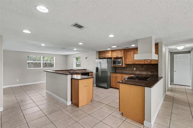 3805 MCINTOSH ROAD, Dover, FL 33527