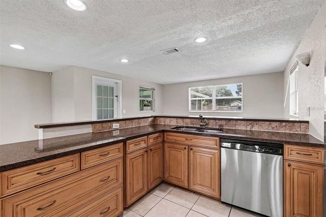 3805 MCINTOSH ROAD, Dover, FL 33527