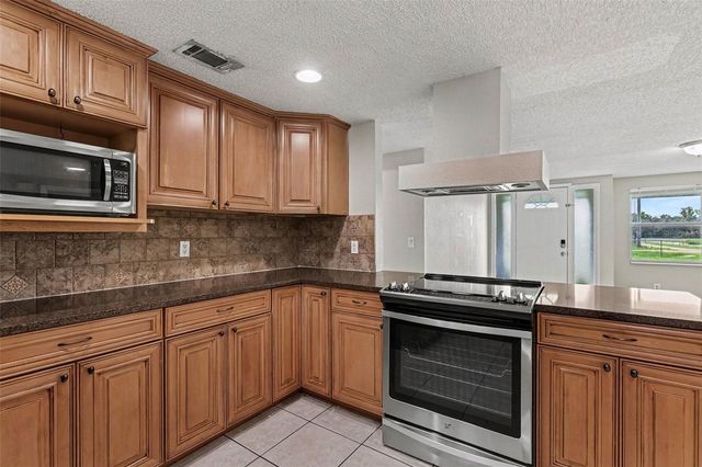 3805 MCINTOSH ROAD, Dover, FL 33527