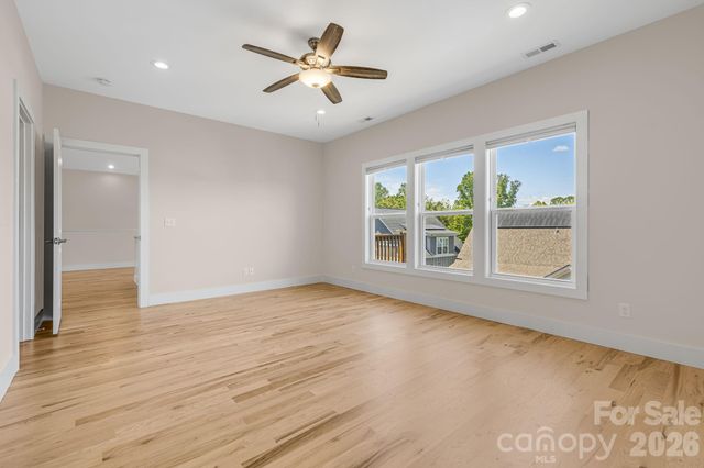 215 Oak Meadow Lane, Asheville, NC 28804