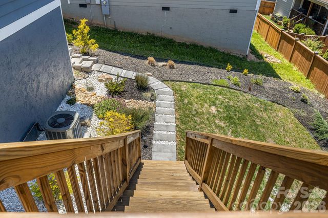 215 Oak Meadow Lane, Asheville, NC 28804