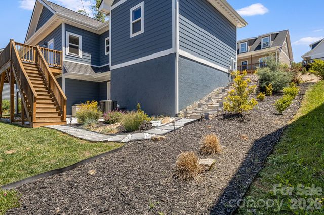 215 Oak Meadow Lane, Asheville, NC 28804