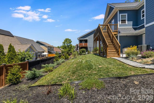 215 Oak Meadow Lane, Asheville, NC 28804