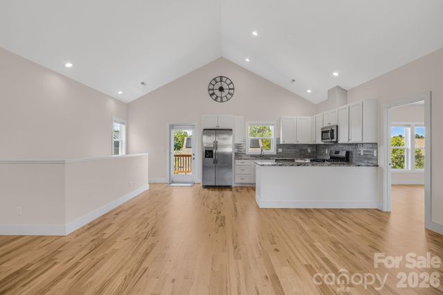 215 Oak Meadow Lane, Asheville, NC 28804