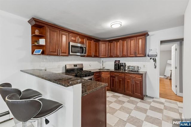 66 Oak Avenue, Irvington, NJ 07111