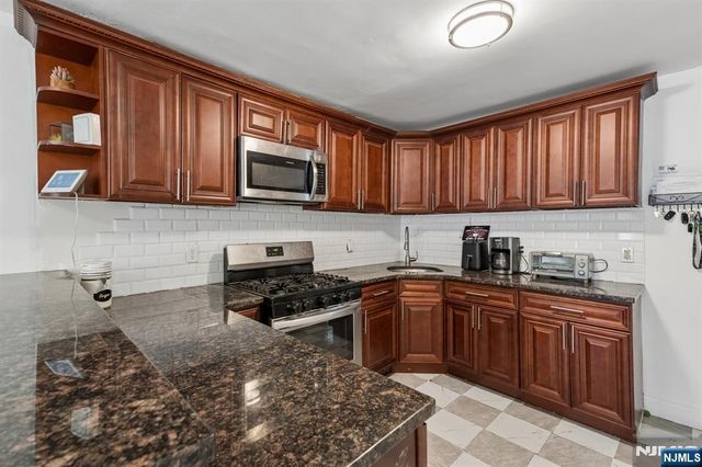 66 Oak Avenue, Irvington, NJ 07111