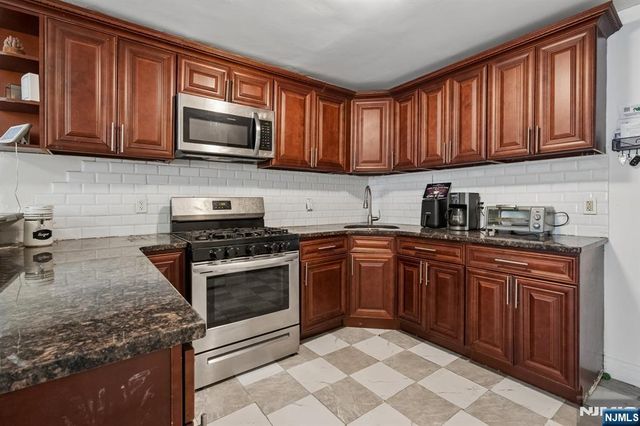 66 Oak Avenue, Irvington, NJ 07111