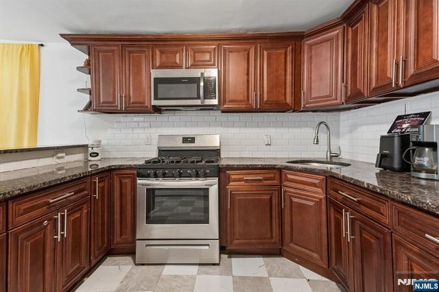 66 Oak Avenue, Irvington, NJ 07111