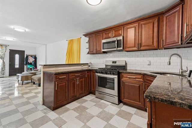 66 Oak Avenue, Irvington, NJ 07111