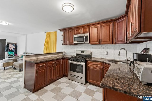 66 Oak Avenue, Irvington, NJ 07111